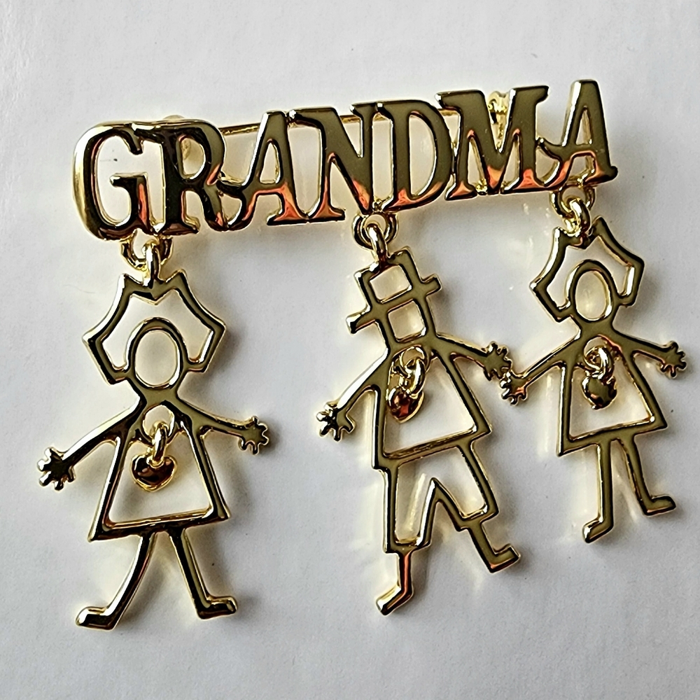 Gold Grandma brooch with family charms, gift for grandmother - Picture 4 of 6